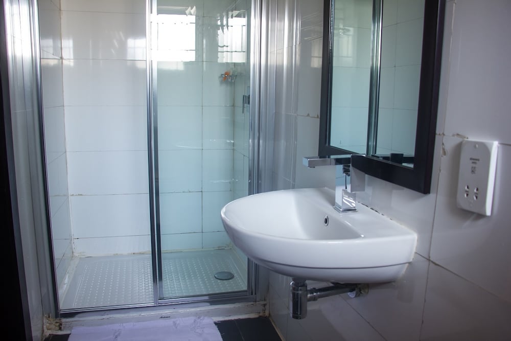 S S Hotels And Suites 45/48