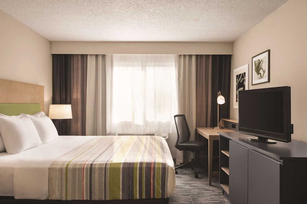 Country Inn & Suites by Radisson, Northfield, MN 7/25