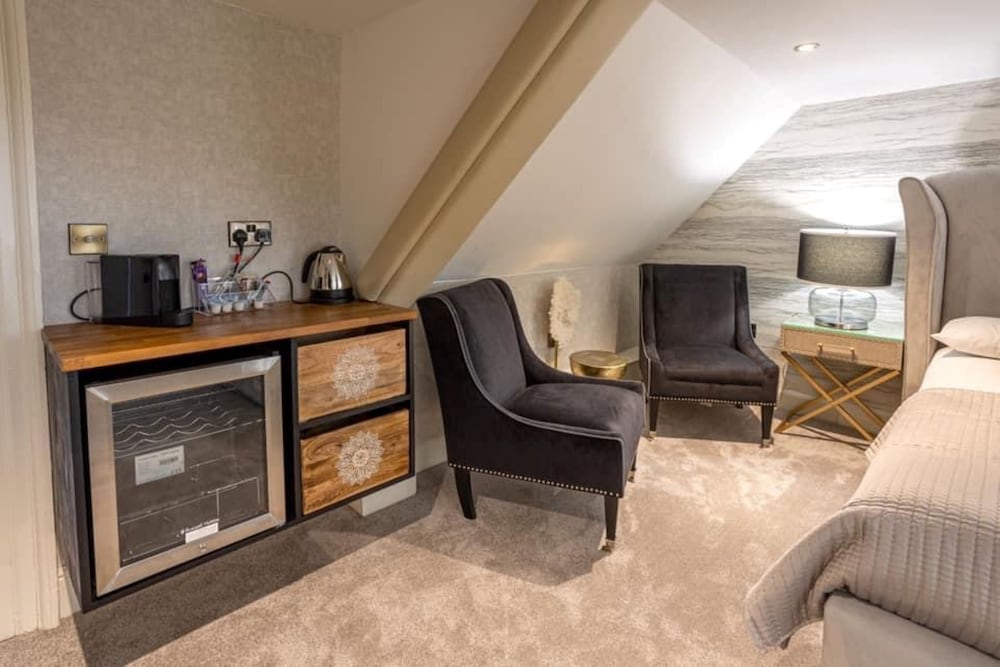 OYO The Townhouse 49/70