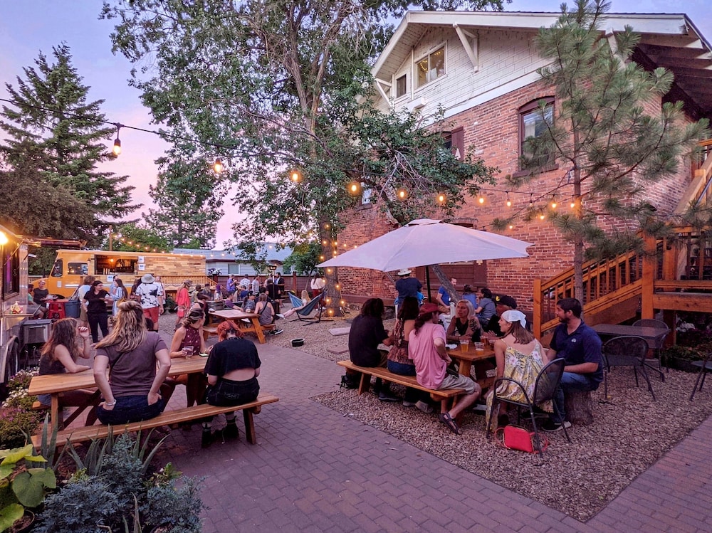 Bunk & Brew Historic Lucas House 61/71