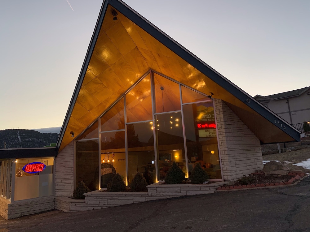 Coyote Mountain Lodge 1/50