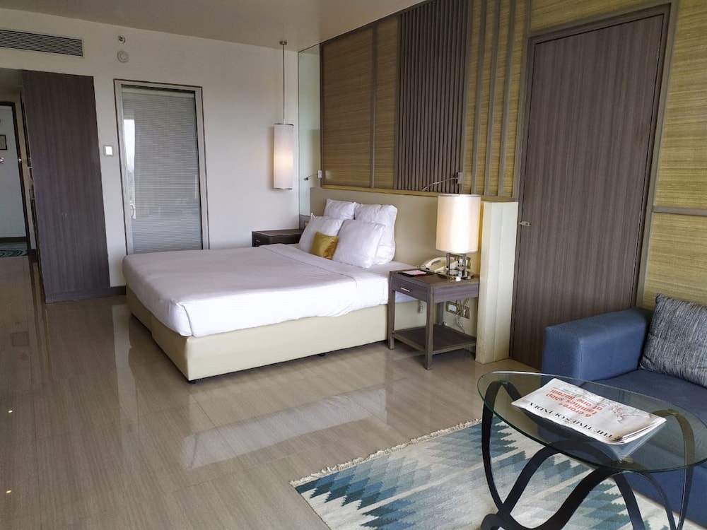 THE RESORT 32/77