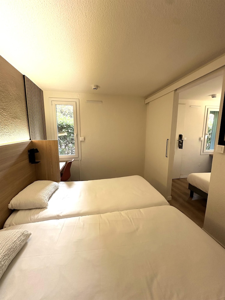 Family, Double and Twin Beds