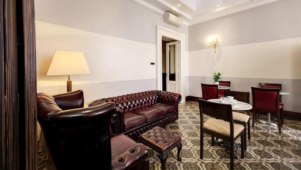 939 Hotel 43/52