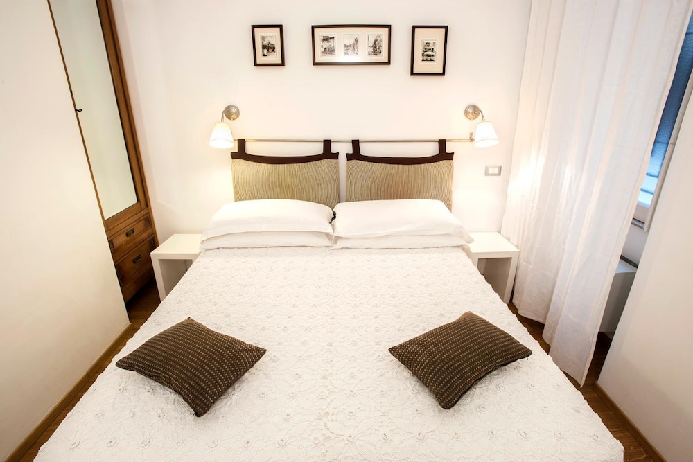 Arco Del Lauro Bed & Breakfast 7/25