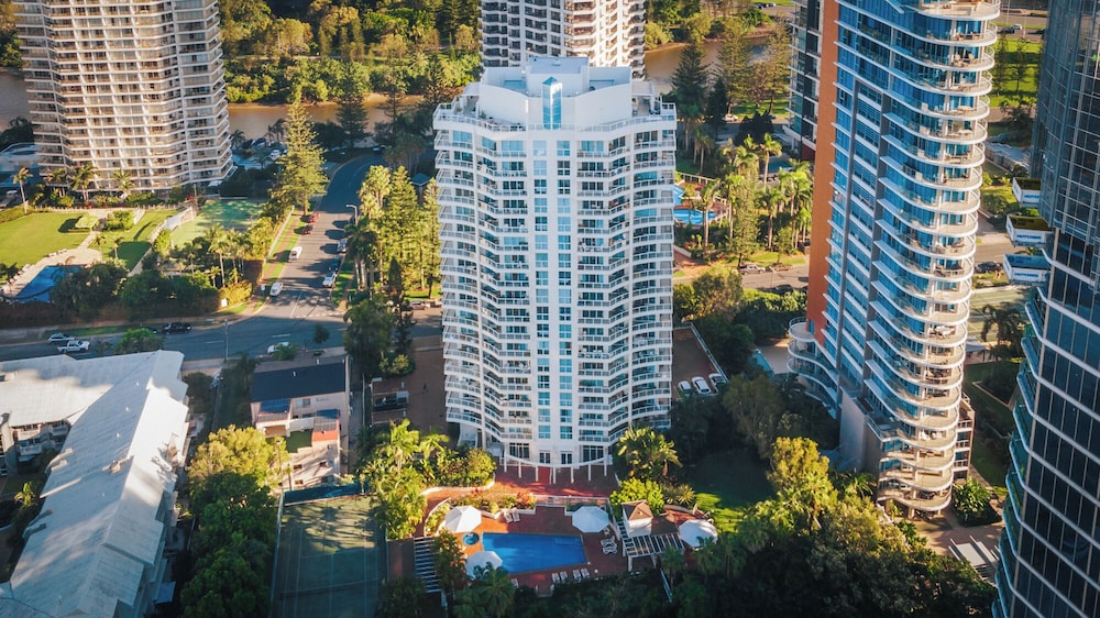 Crest Apartments 3/64