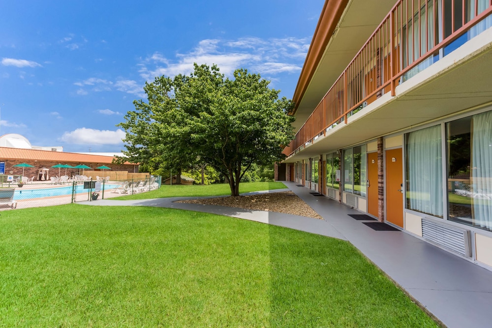 Red Lion Inn & Suites Branson 6/36