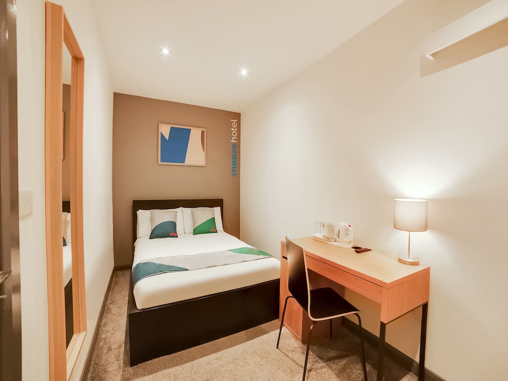 Snooze Rooms 13/31
