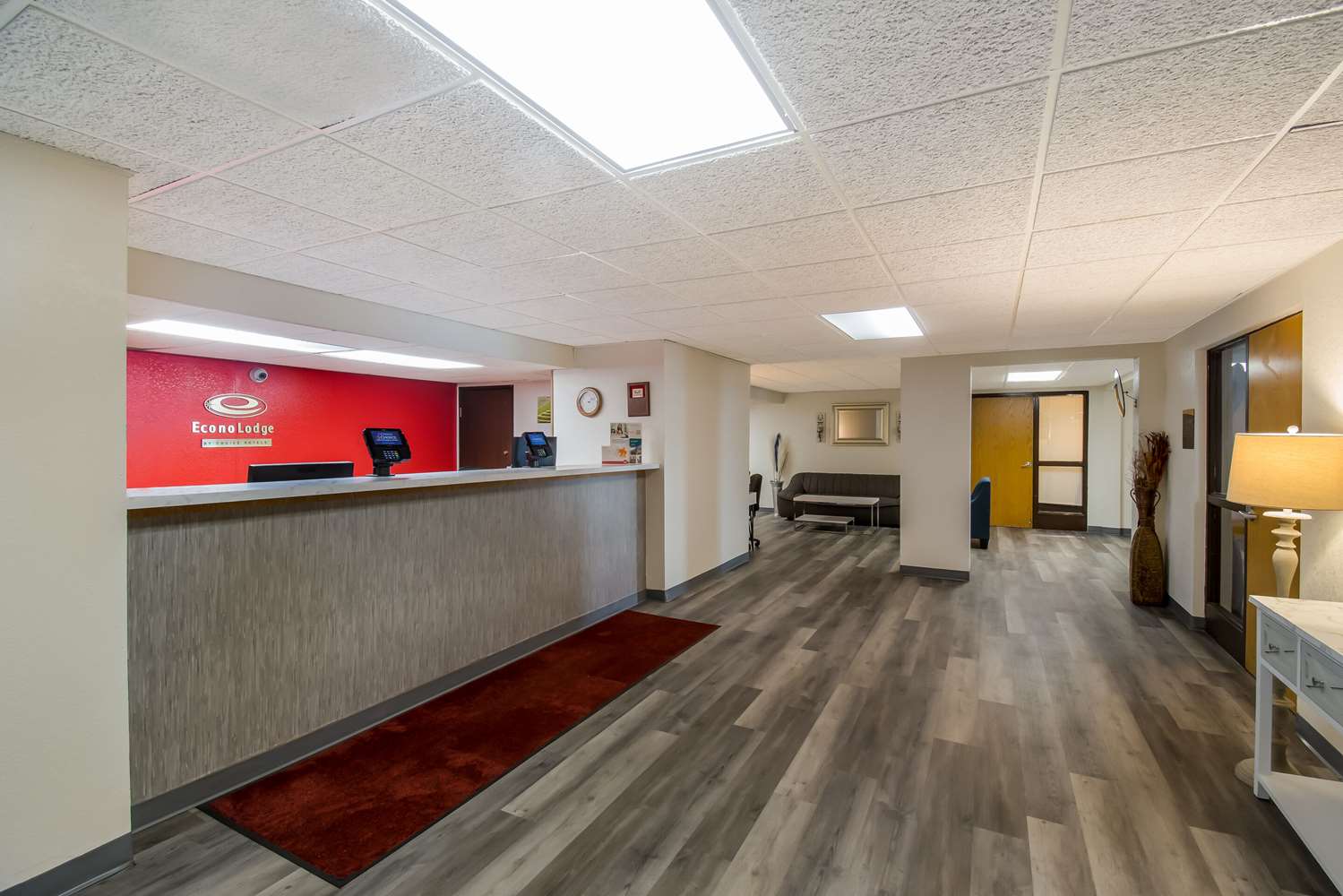 Econo Lodge Near Miller Hill Mall 2/11