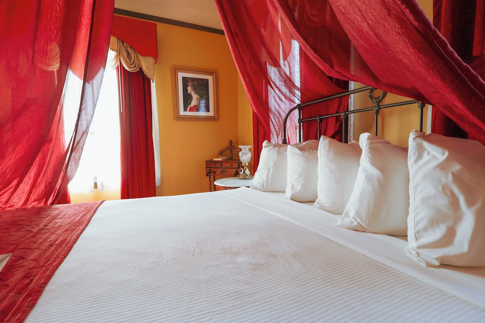 Red, Signature, Suite, King Bed