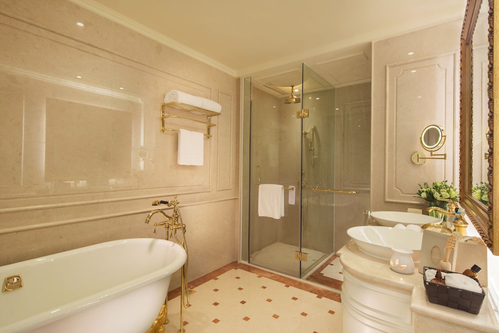 Legend Palace Hotel 63/66