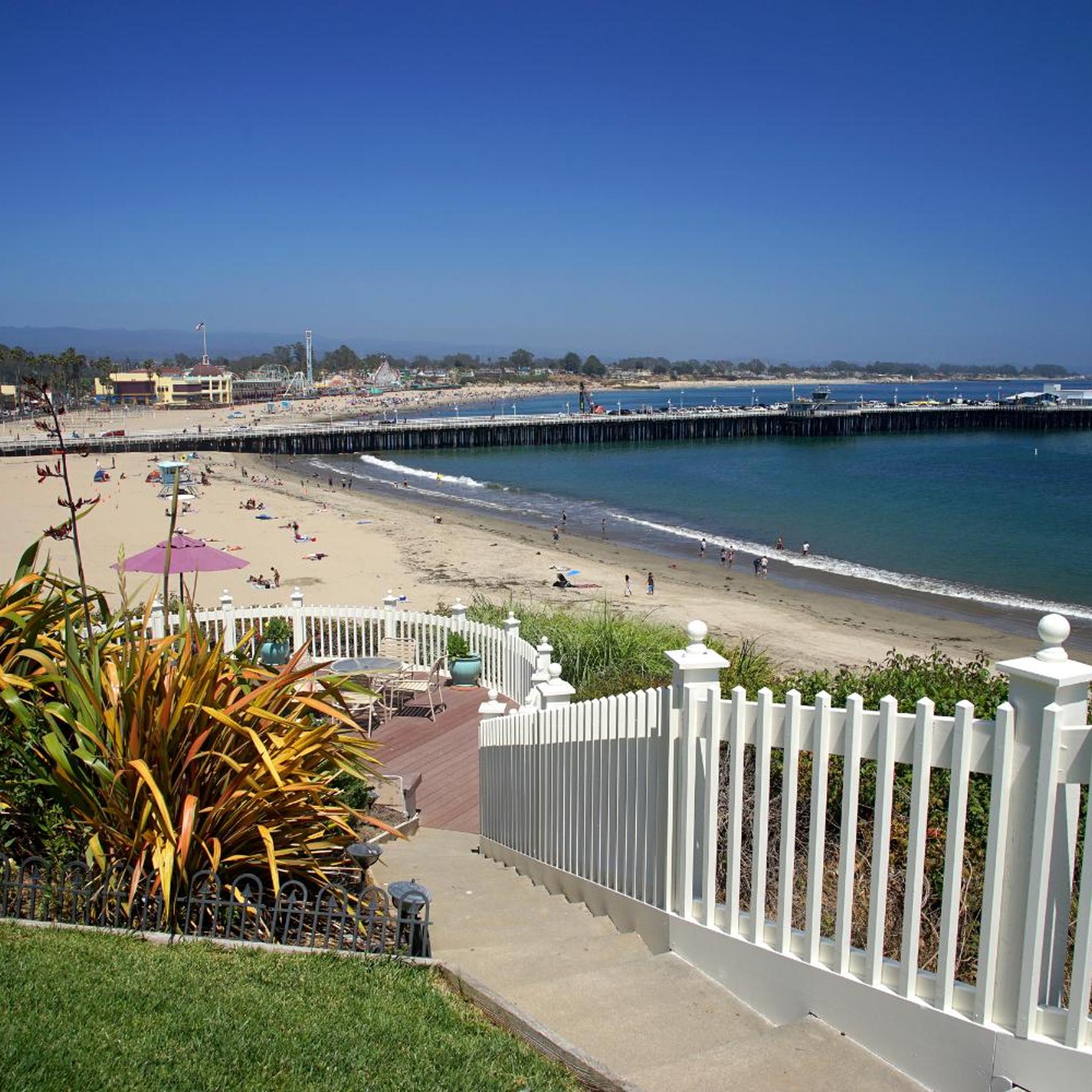 Sea & Sand Inn 33/41
