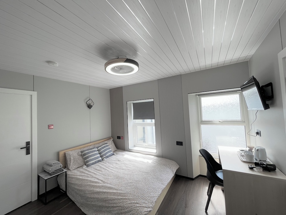 OYO Welsh Holiday Accommodation - Modern Stay 8/32