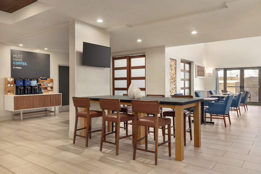 Holiday Inn Express Hotel Suites Opelika Auburn 55/71