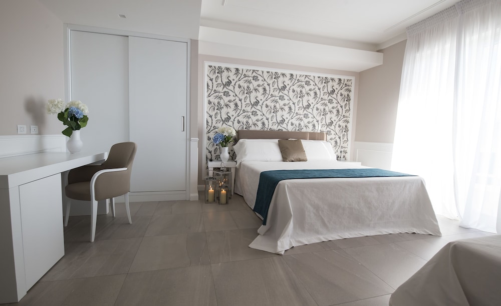Bianco Riccio Suite Hotel 17/79