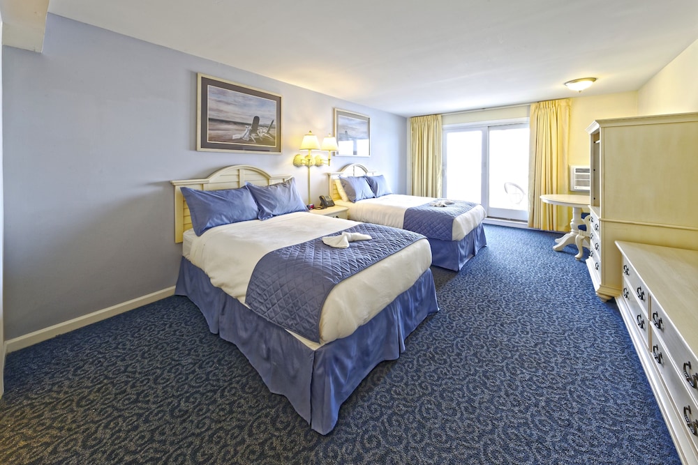 Drifting Sands Oceanfront Hotel 12/70