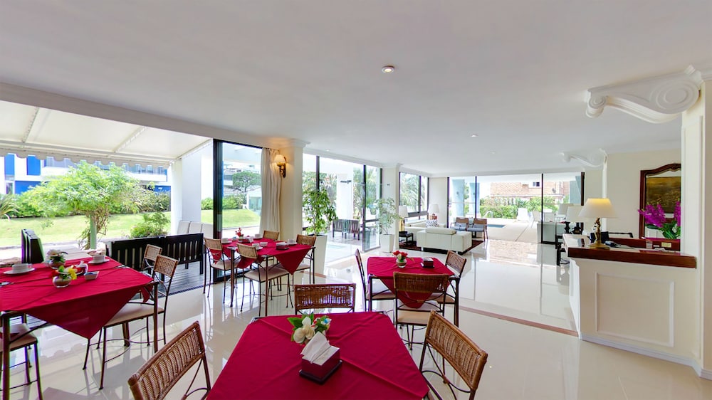 restaurant cafeteria