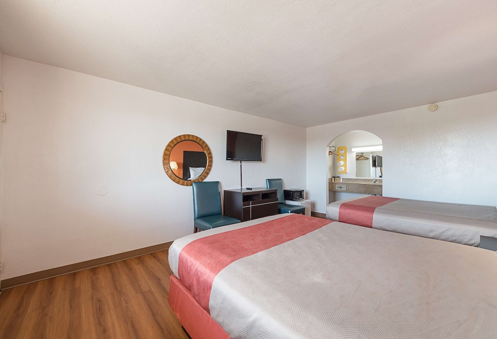 Motel6 San Antonio, TX - I-10 West 29/55
