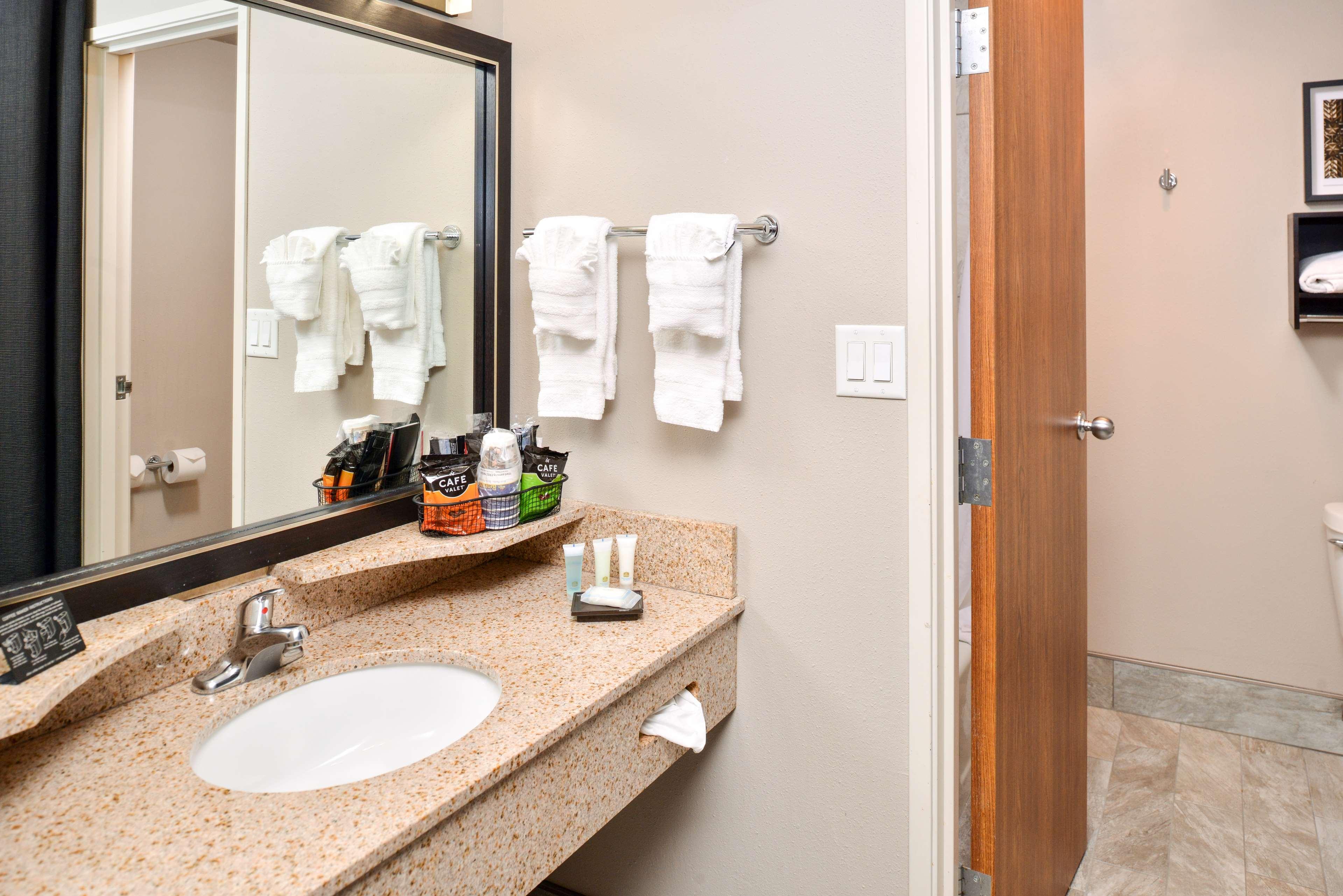 Room, Best Western Plus Midwest Inn 4/4