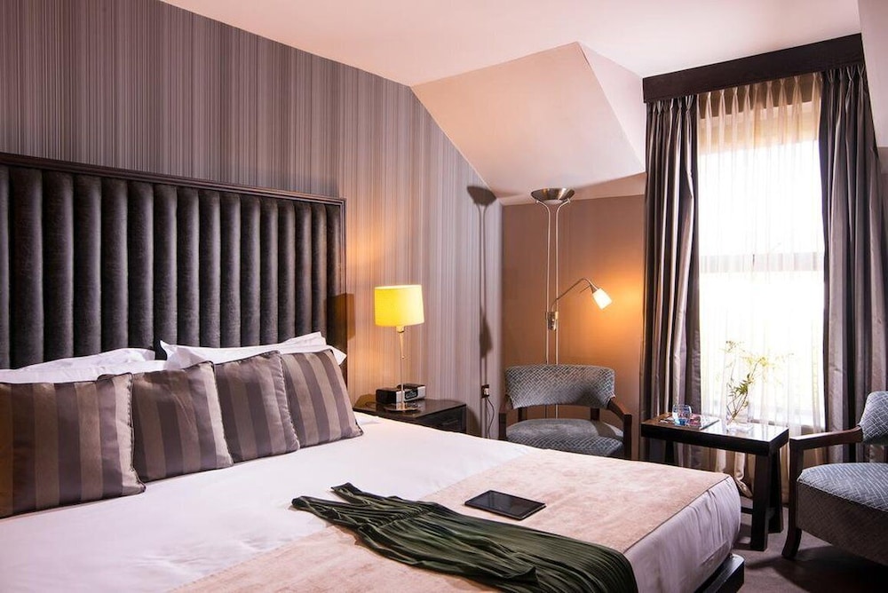 The Twelve Hotel 27/71