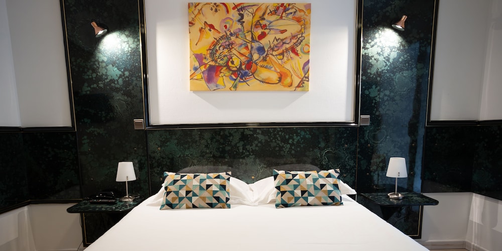 Hotel Napoleon 11/30