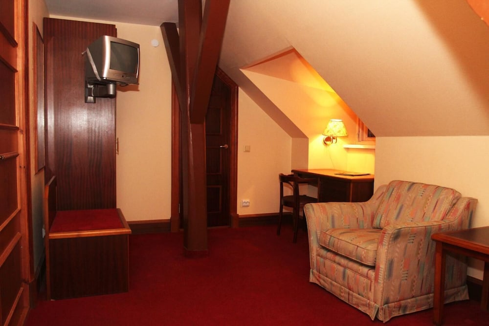 Victoria Hotel 35/49