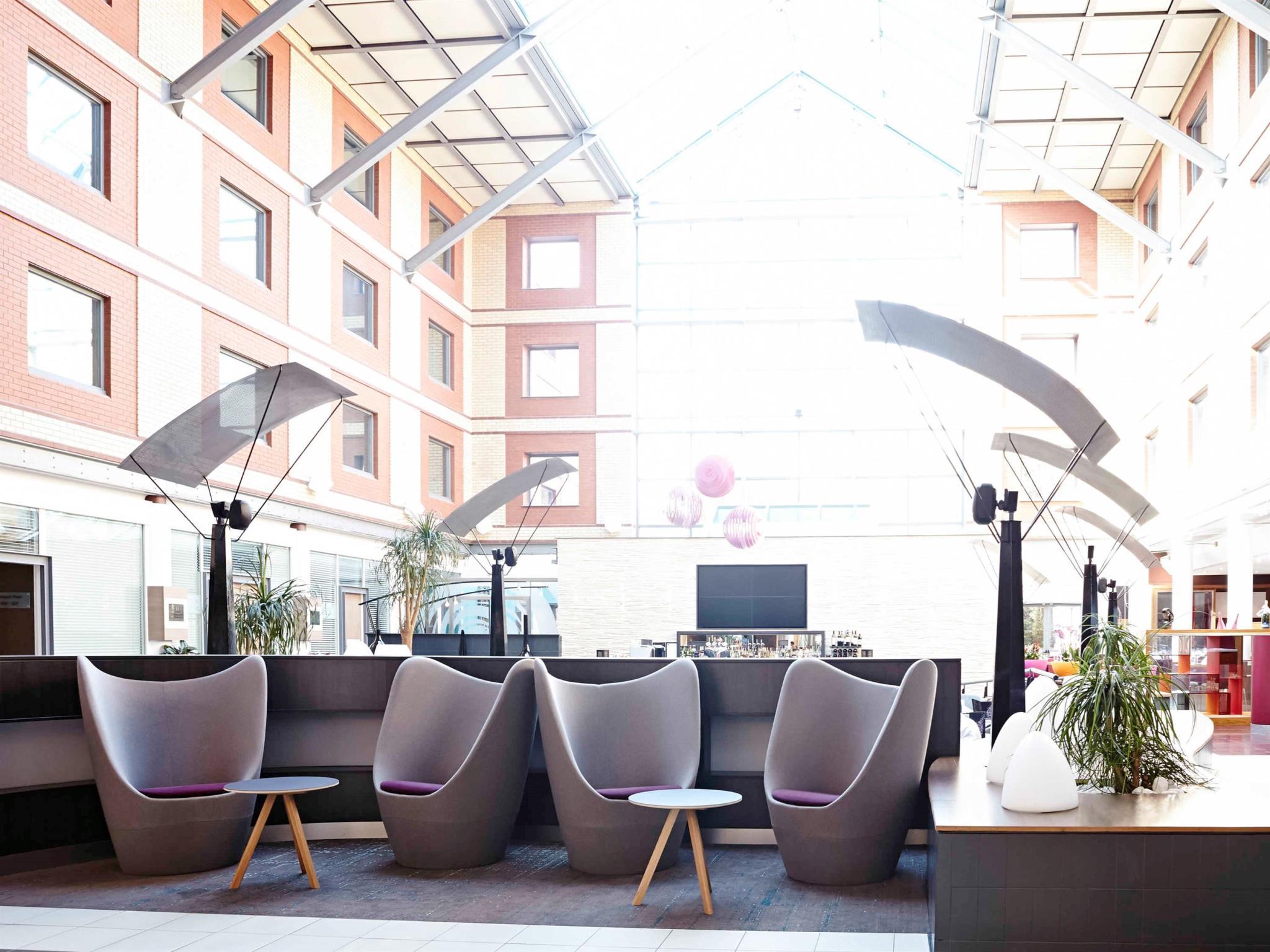 Novotel London Heathrow Airport - M4 Jct 4 Hotel 33/50