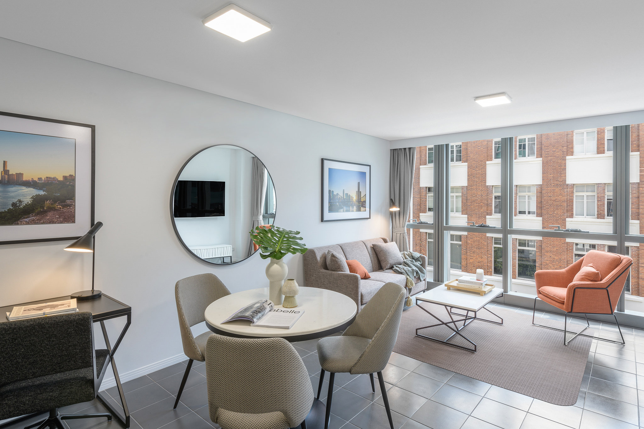 Meriton Suites Adelaide Street 13/17