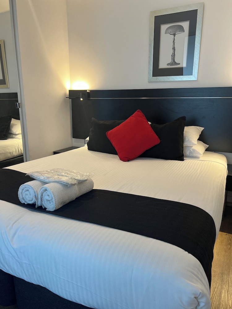 Aura On Flinders Serviced Apartment 24/78