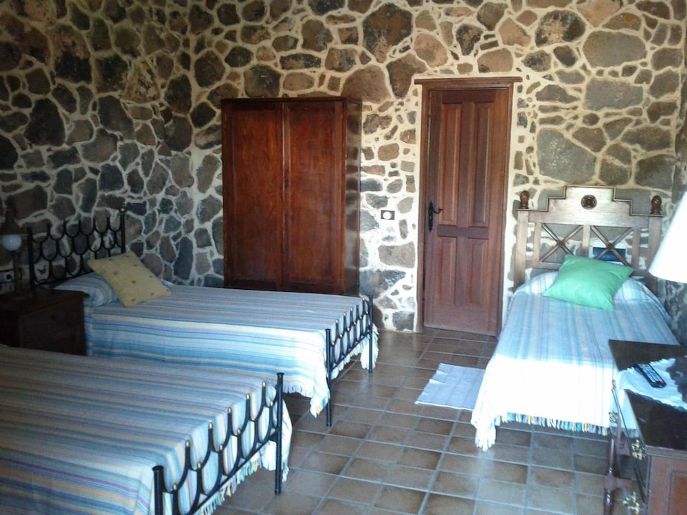 Hotel Rural Mahoh 24/64