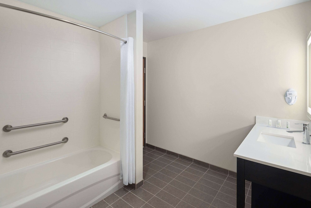 La Quinta Inn & Suites by Wyndham Wenatchee 34/34