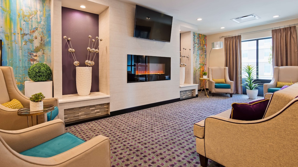 Spark by Hilton Erie 16/29