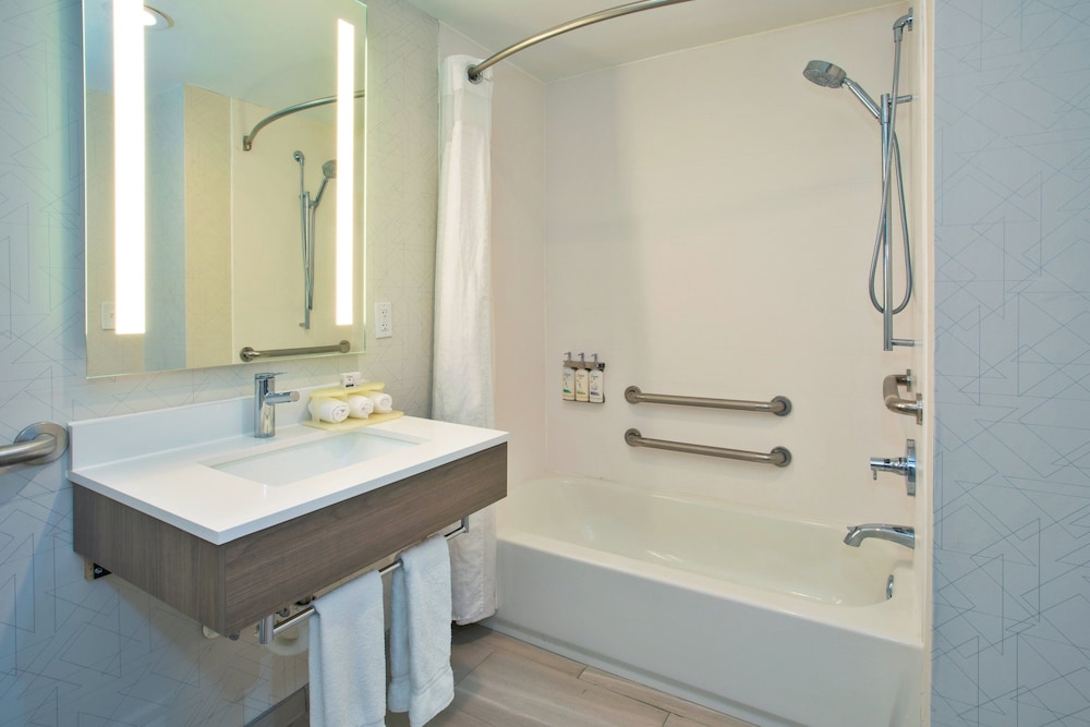 Holiday Inn Express Hotel And Suites Dover 59/60