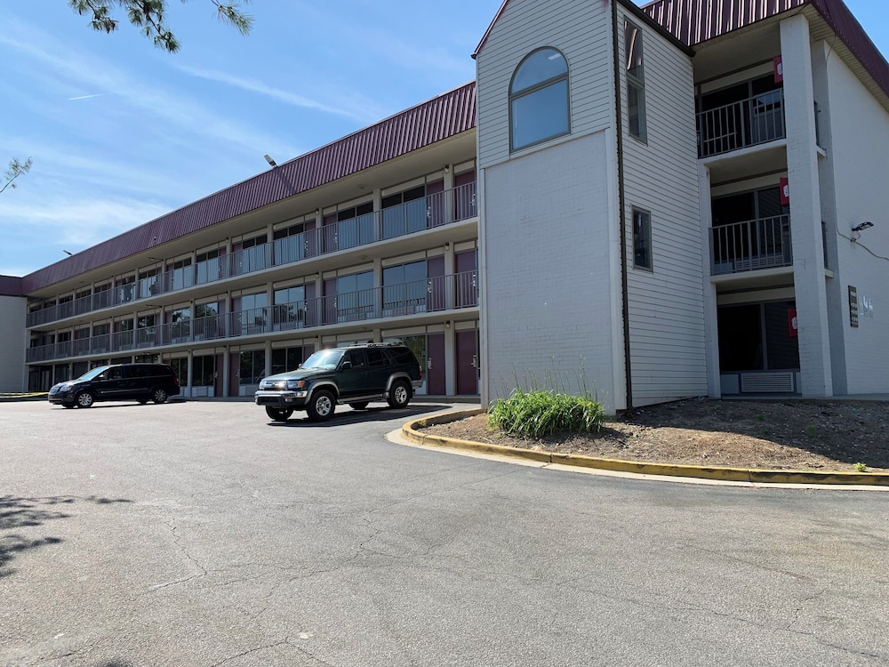 Super 8 by Wyndham Baltimore Northwest 25/40