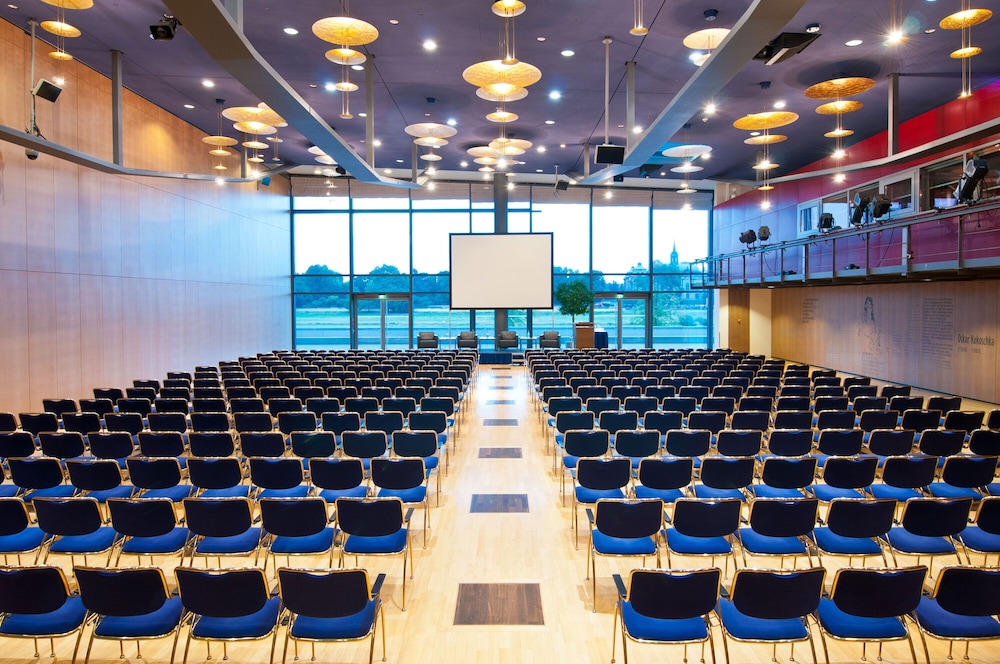 Maritim Hotel & Internationales Congress Center Dresden 65/75