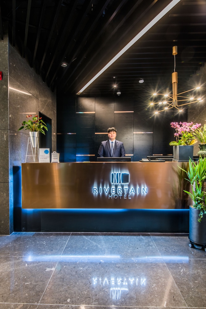 Rivertain Hotel 4/74