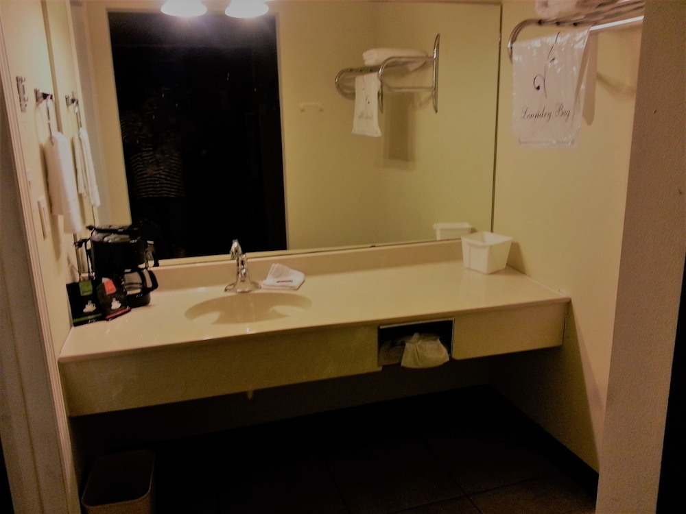 Ramada by Wyndham Diamondhead I-10/Gulfport 25/47