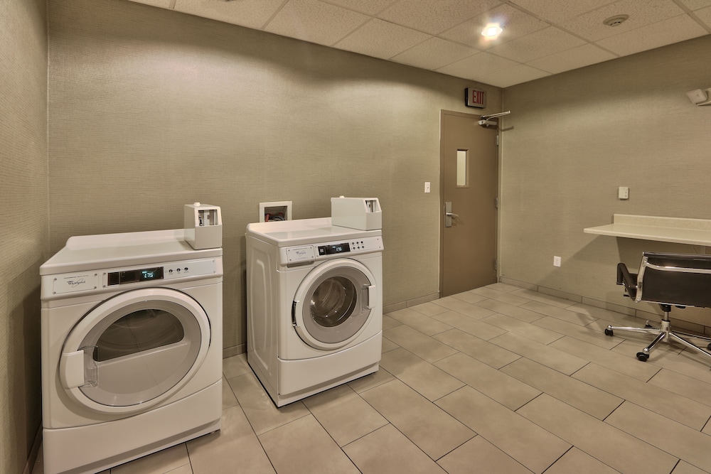 Holiday Inn & Suites Albuquerque-North I-25 25/48