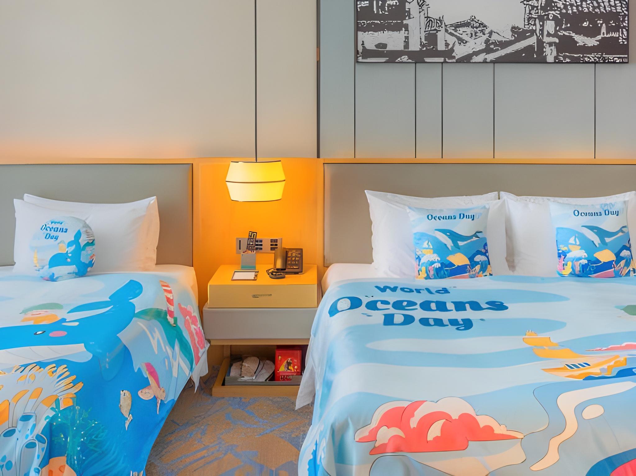 Theme, Ocean, 1 King and 1 Single Beds