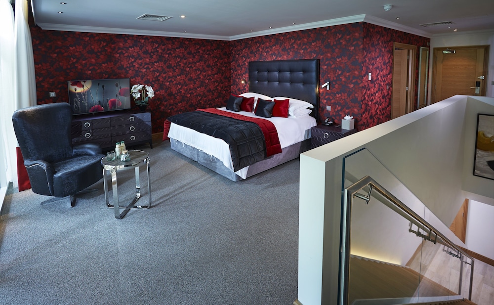 Alexander House And Utopia Spa 24/85