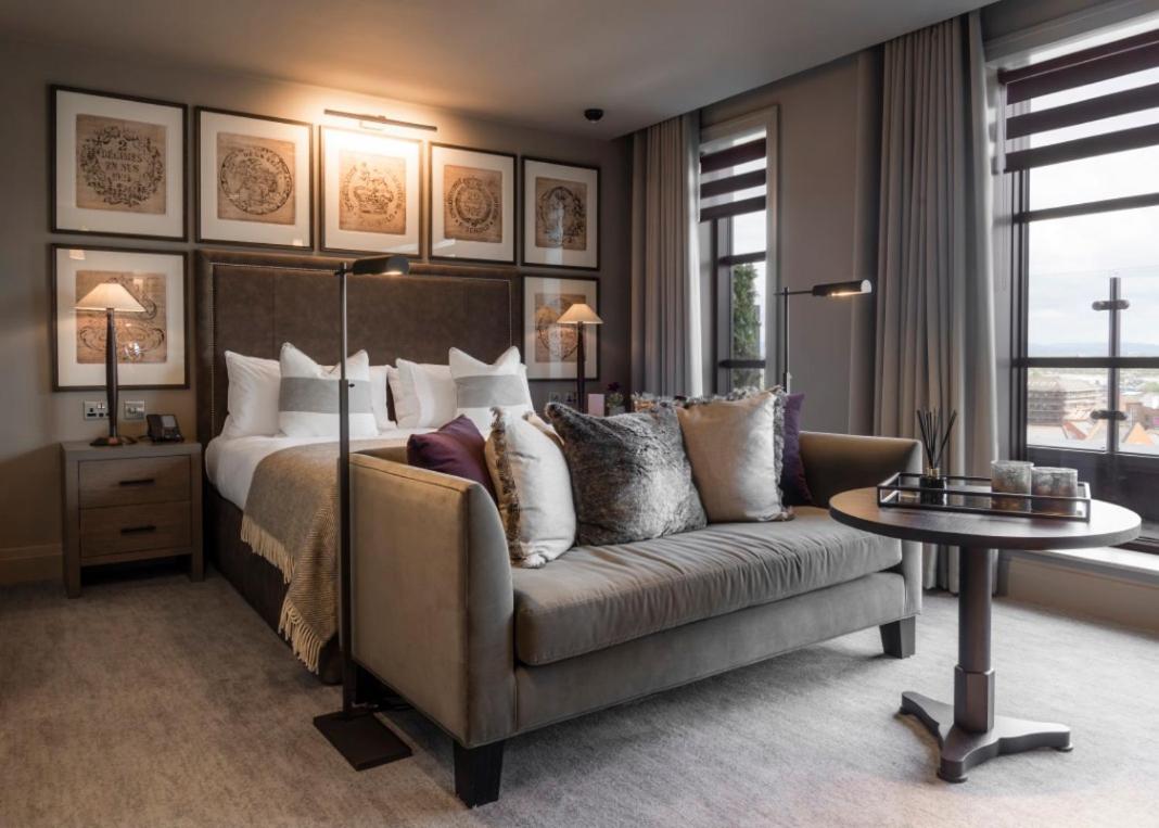 Suite, Balcony
