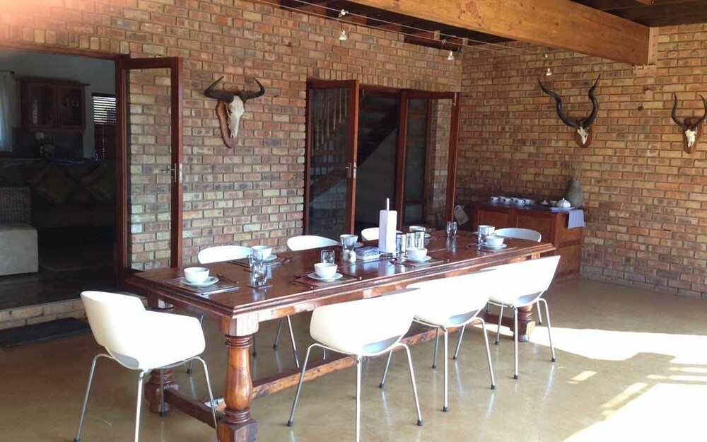 Makhato 84 Bush Lodge 18/45
