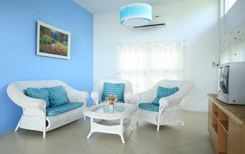 White At Sea Resort 37/42
