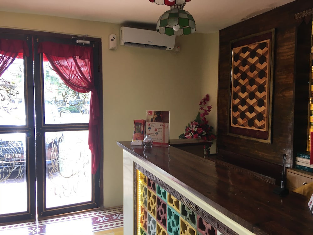 Omah Njonja Bed & Brasserie 33/63