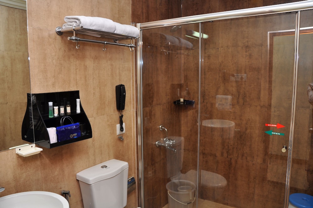 QUALITY INN SABARI RESORT 66/67