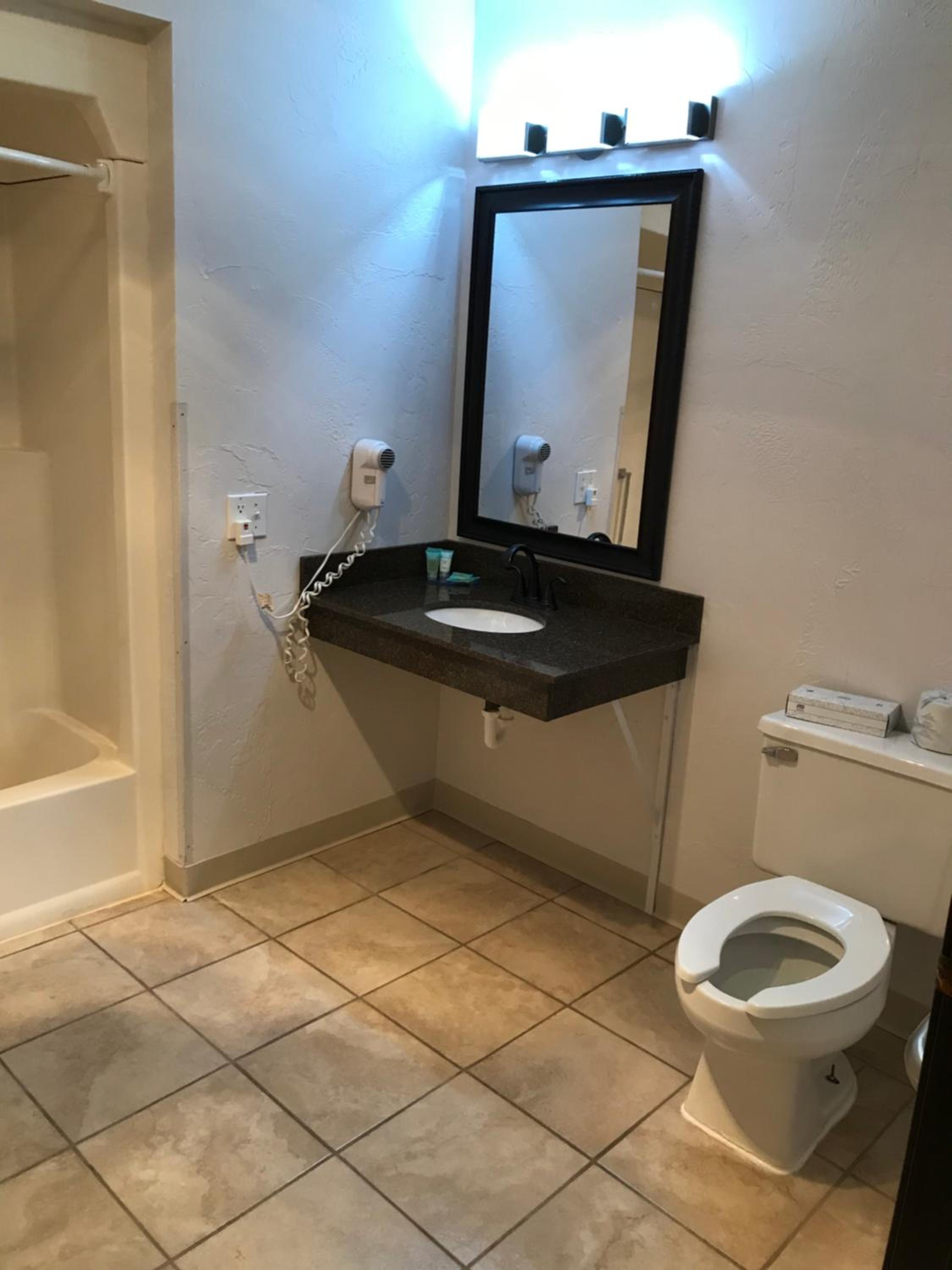 جناح بجاكوزي، Pictured Rocks Inn & Suites 5/7