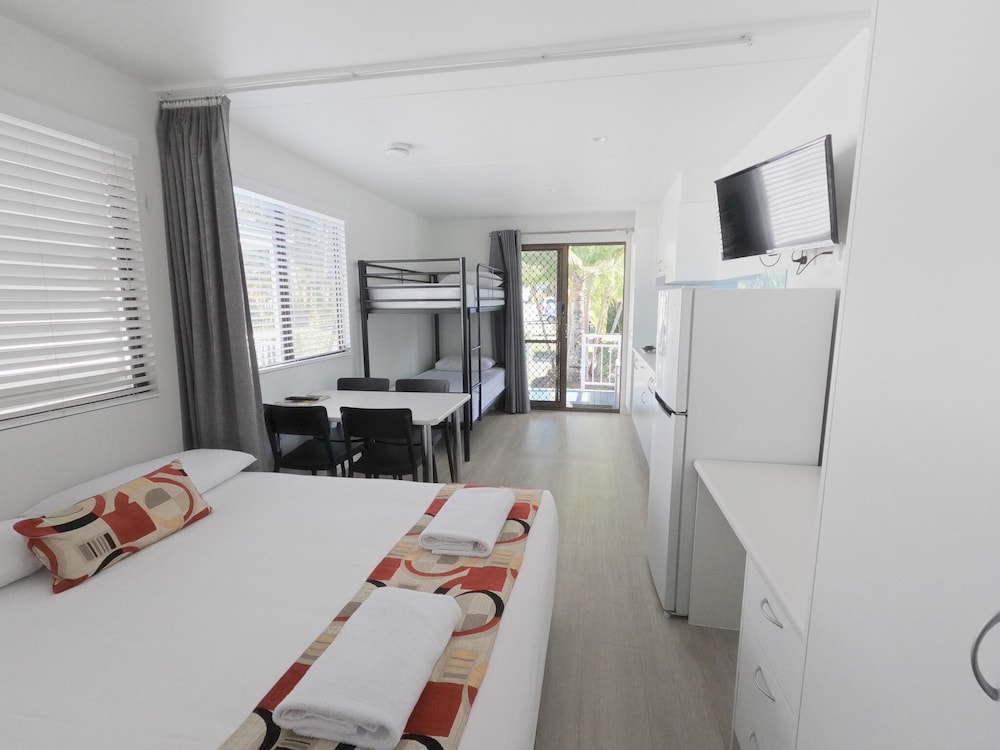 SUPERIOR, CABIN, DOUBLE BED