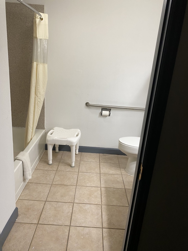 Days Inn by Wyndham Perryville 44/44