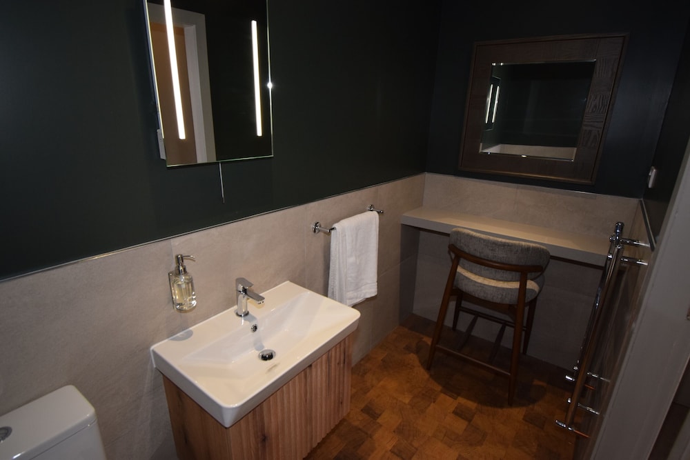 The Elphinstone Hotel 34/36