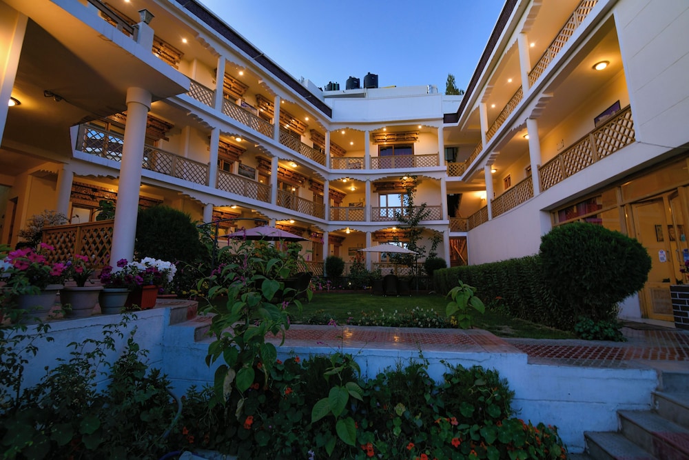 Hotel Ladakh Inn 6/19